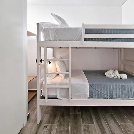 2 Mar - By Bedzy Apartment *